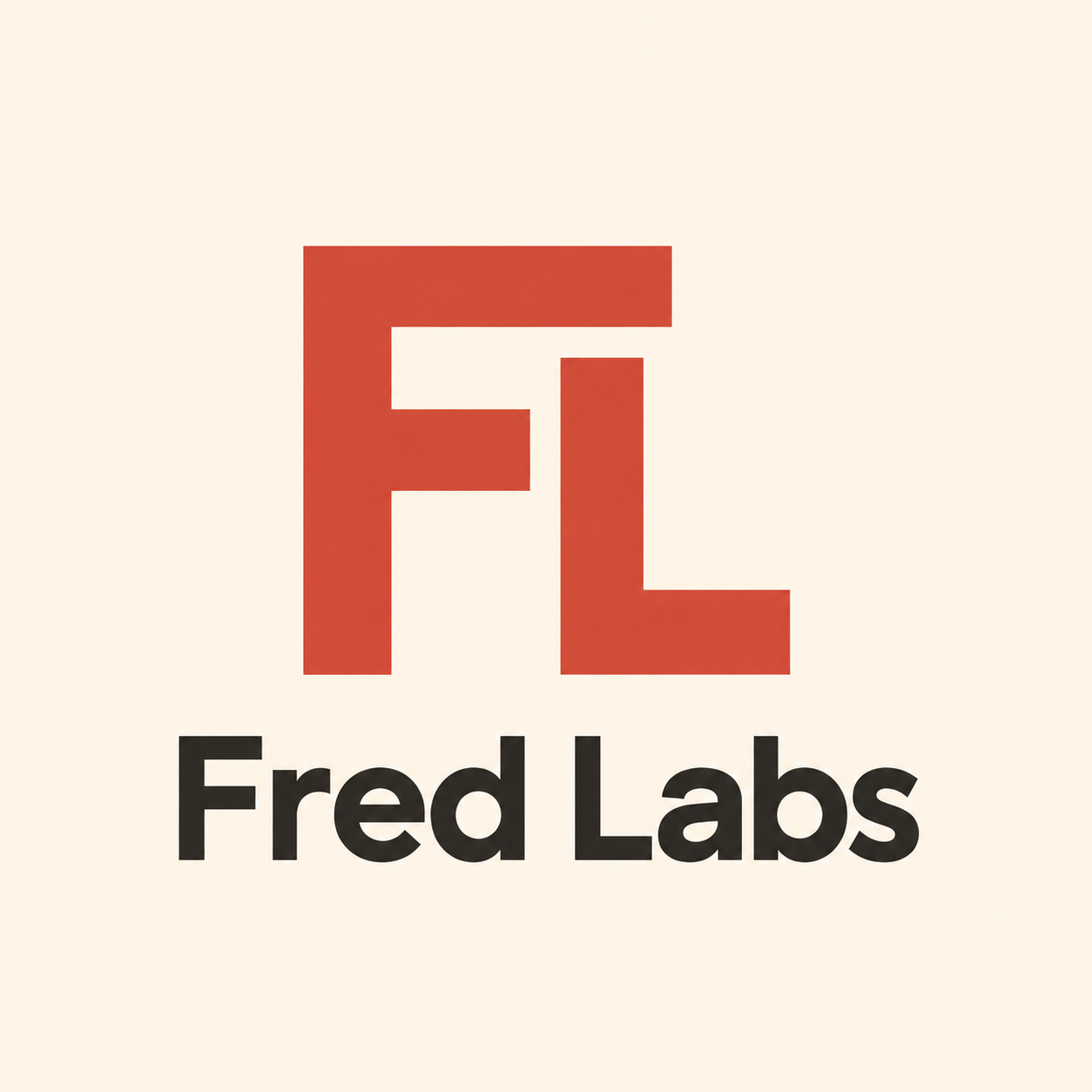 Fred Labs: rødt FL-monogram med mørk tekst på kremfarget bakgrunn